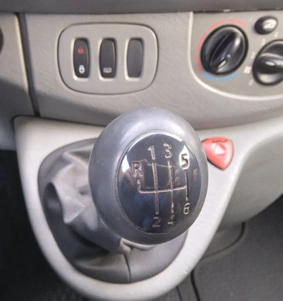 Renault Trafic cena 28900 przebieg: 318000, rok produkcji 2006 z Warszawa małe 137